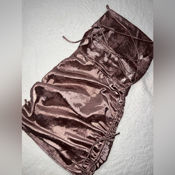 Windsor NWOT Shiny Lavender Flower Ruched Backless Mini Dress | Size XS - Picture 2 of 8